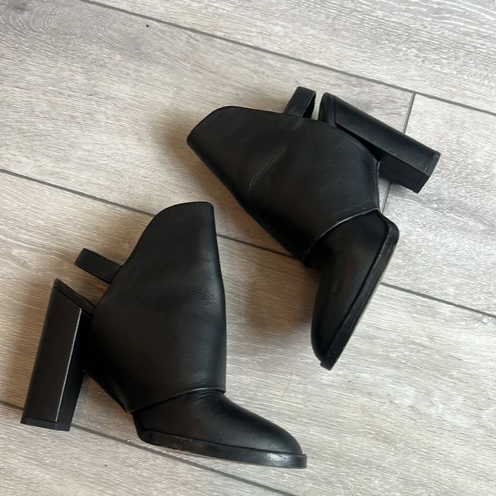 Vince Jody black leather made in Italy slingback ankle boots Size 7